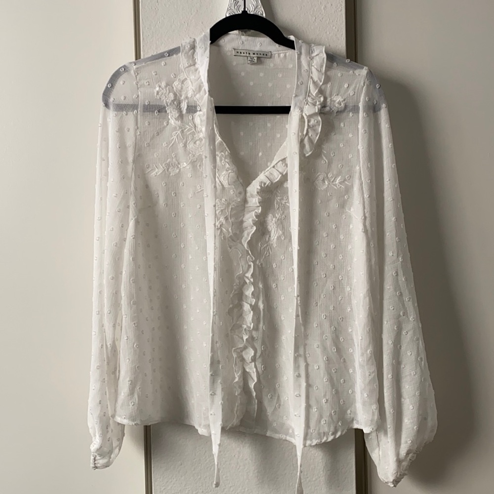 White sheet bubble sleeve top